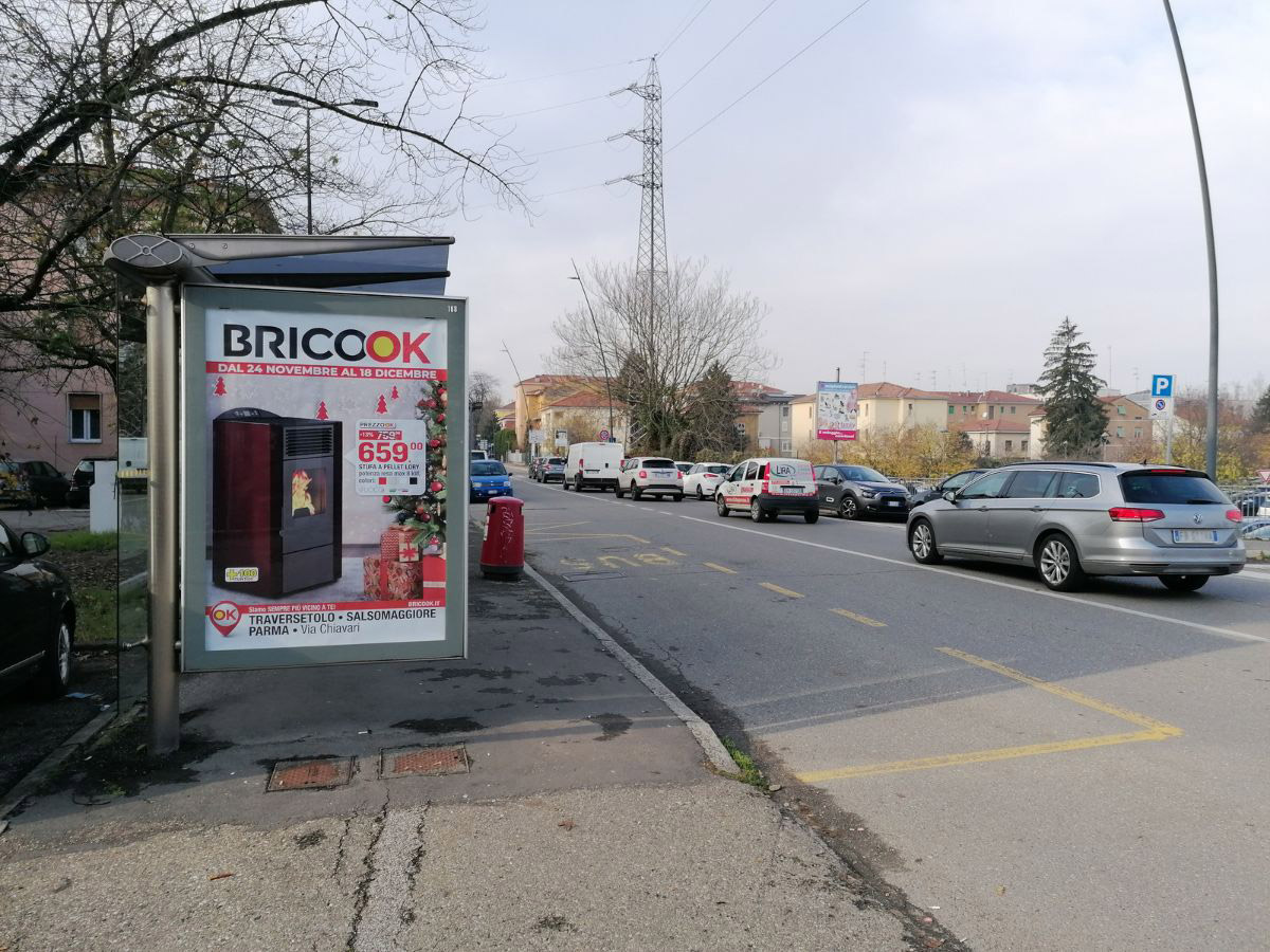 Campagna outodoor Zetamedia su pensilina pubblicitaria per Bricook